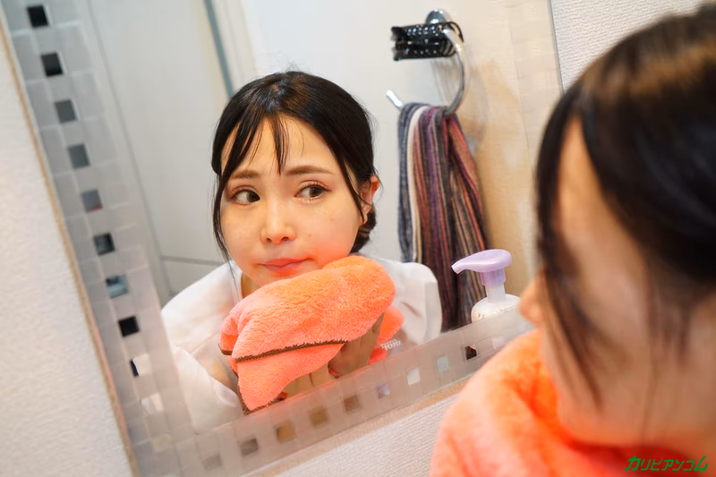 Morimoto Hitomi - Beautiful With Makeup vs. Fragrant Without Makeup: SEX Comparison Tonight 3 sample image 5