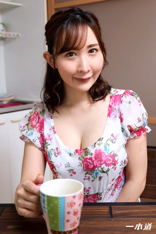 Asaka Sera - Panty Flash Temptation - Naughty Friend's Mom sample image 1