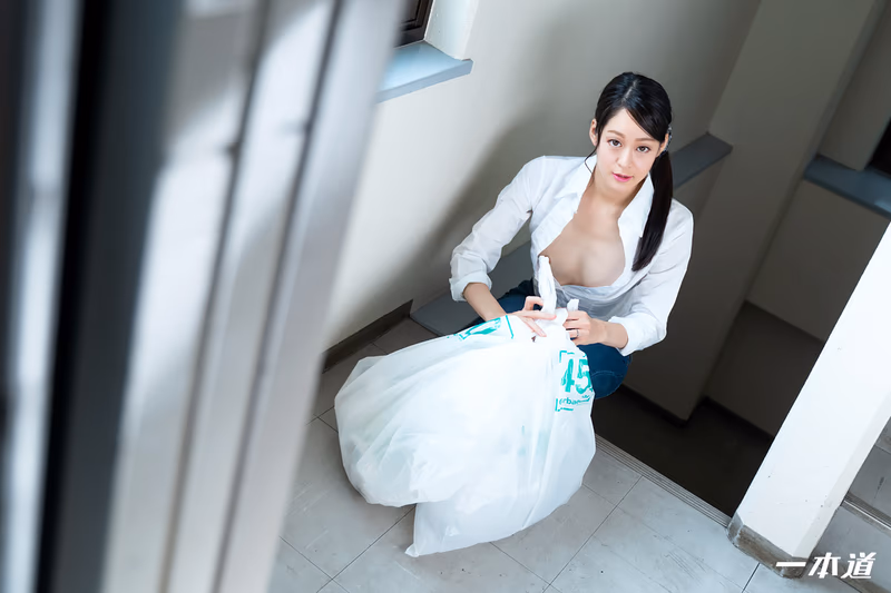 Saiki Eri - Naughty Braless Housewife Going Out to Take Out the Garbage - Saiki Eli sample image 4