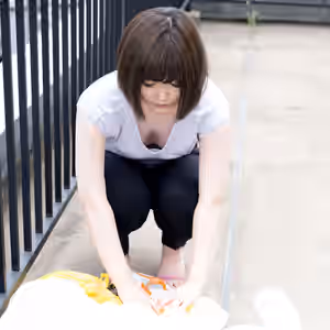 Braless Neighbor Wife Takes Out Trash - Loves to Play Umisaki Nami