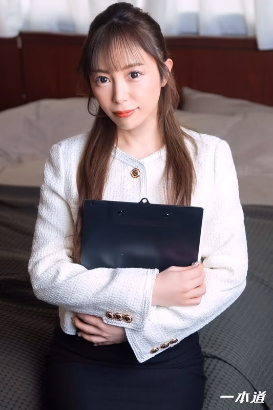 Sakuragi Rino - Hotel Concierge Handles All Complaints Sakuragi Rino sample image 2