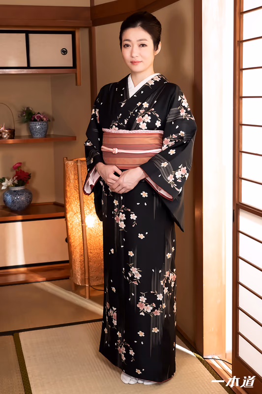 Ryu Enami - Intimate Hot Spring Beauty - Ryu Enami sample image 1