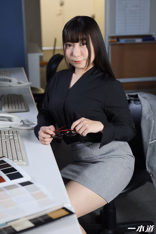 Shirose Yukiho - Keeping Glasses On After Removing Panties - Voluptuous Suited Female Boss sample image 2