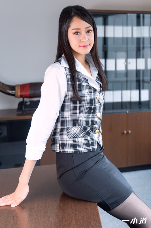 Saiki Eri - Working Woman ~Secret Meeting with the President After 5~ sample image 2