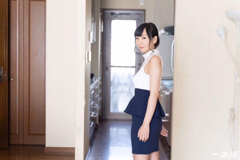 Koike Minori - Peach Butt sample image 2