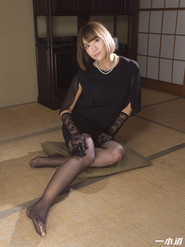 Shizuka Oshiro - Climaxing Like Crazy In Front of My Dead Husband's Portrait! sample image 1