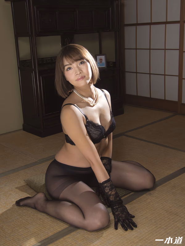 Shizuka Oshiro - Climaxing Like Crazy In Front of My Dead Husband's Portrait! sample image 4