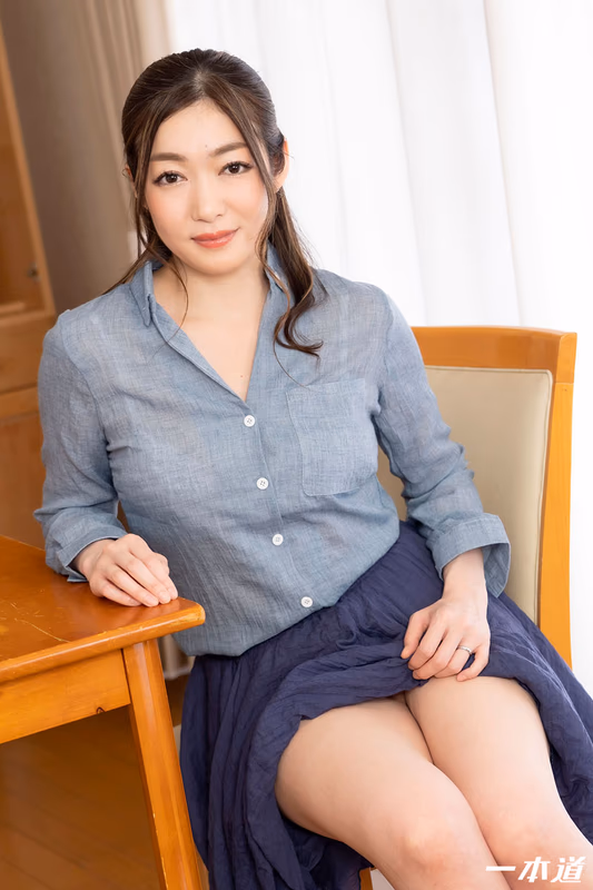 Ryu Enami - Temptation of Panty Shots - Frustrated Married Woman Seduces Dad Friends sample image 2