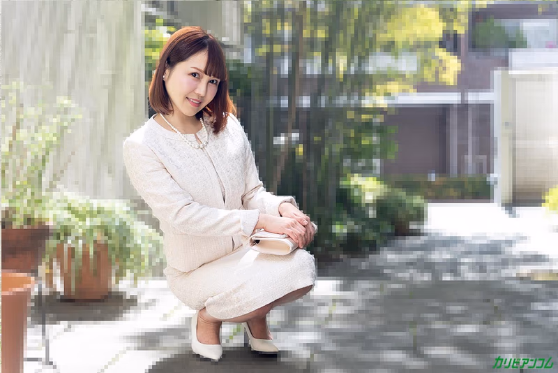 Futaba Mio - Graduation Gift Virgin Graduation Ceremony sample image 2