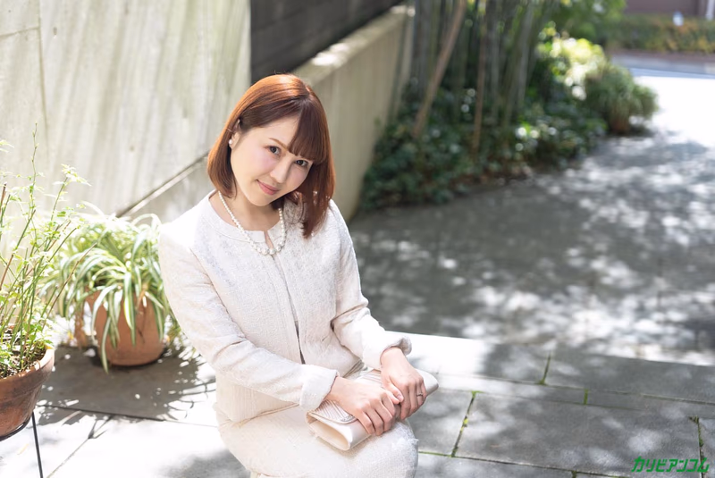 Futaba Mio - Graduation Gift Virgin Graduation Ceremony sample image 3