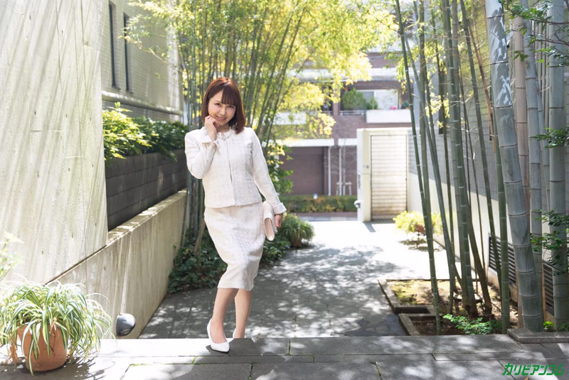 Futaba Mio - Graduation Gift Virgin Graduation Ceremony sample image 4