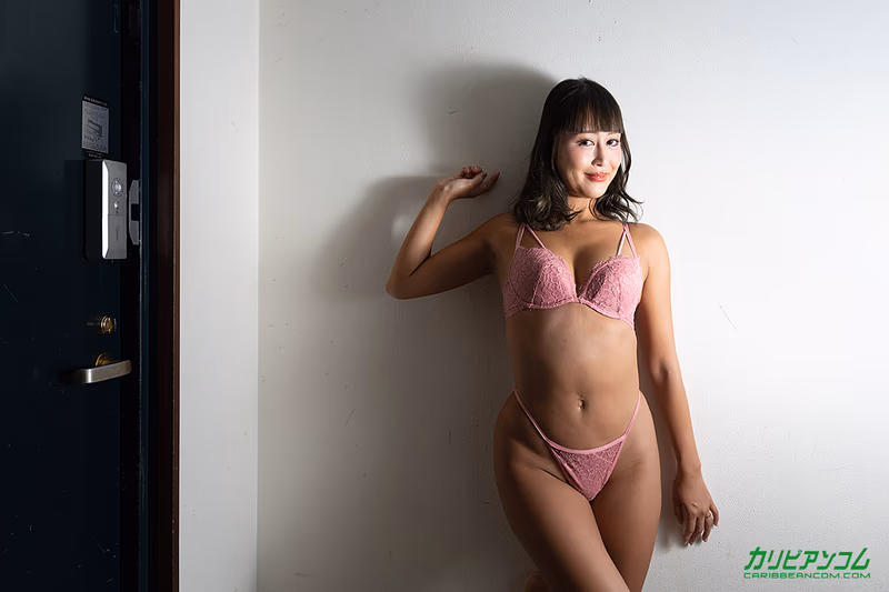 Hoshino Miki - From Friends with Benefits to Mistress Territory - Continuing Physical Relationship Even After Marriage sample image 3