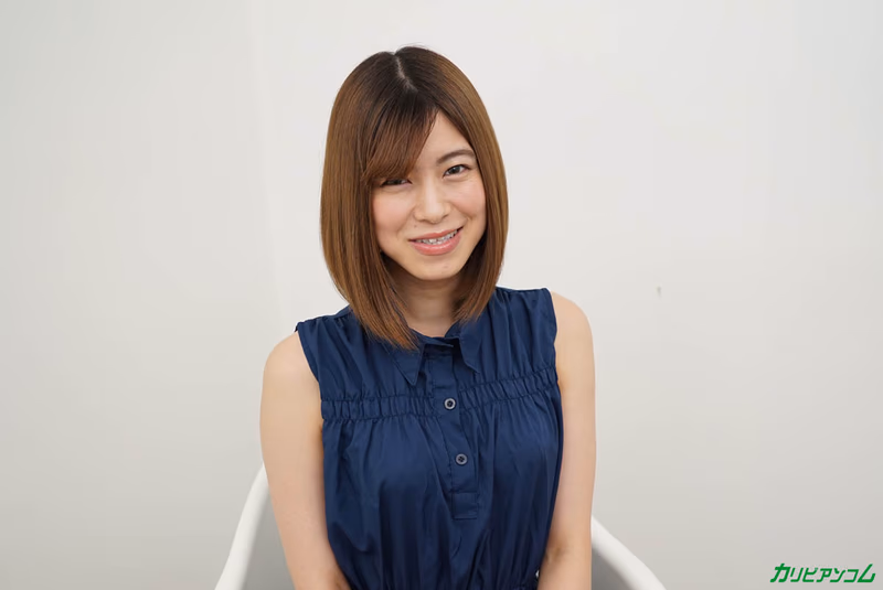 Minami Ai - Debut Vol.72 - Overwhelming Desire to Be Embraced Turns Her Entire Body Into an Erogenous Zone sample image 5