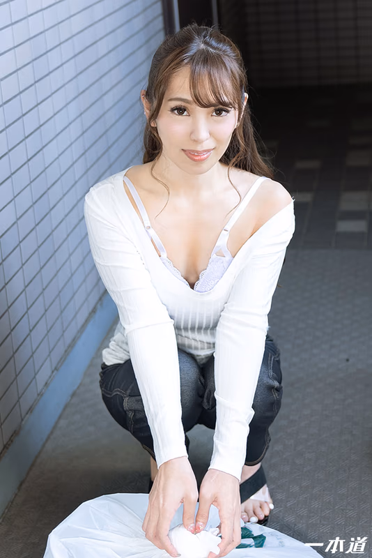 Reina Hata - Playful Braless Neighbor Wife Taking Out Morning Trash - Tanki Reina sample image 2
