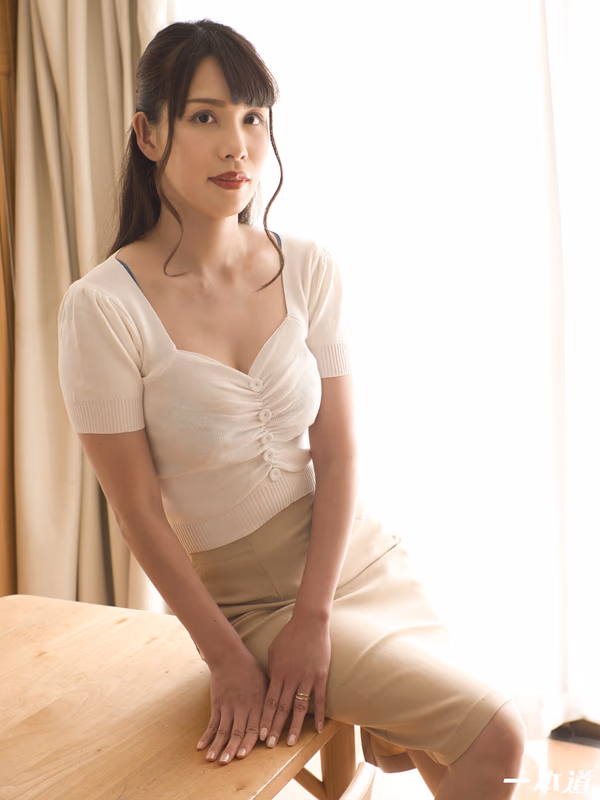 Nana Kamiyama - I Got Devoured By My Friend's Mom! sample image 1