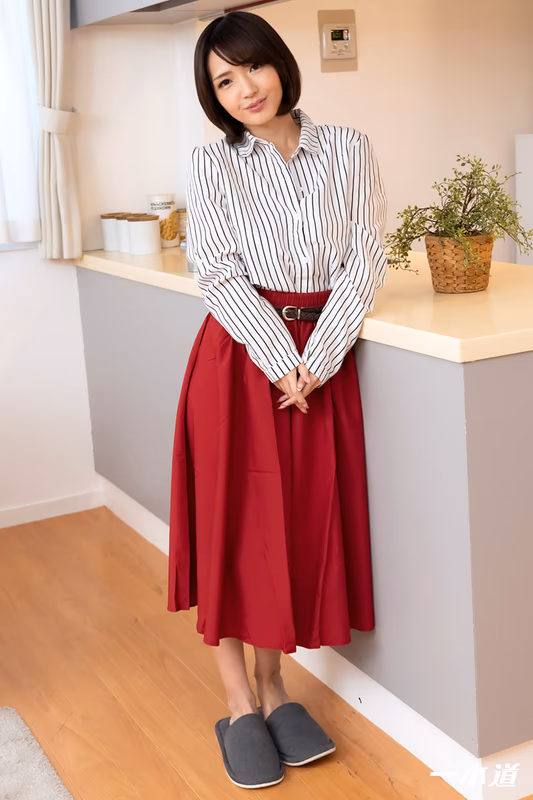 Aoyama Hana - Panty Flash Temptation - Captivated by a Cute Mommy Friend sample image 2