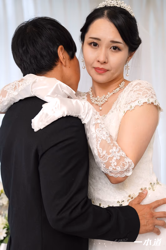 Hoshino Sayaka - Wedding NTR - With My Awful Ex-Boyfriend sample image 2