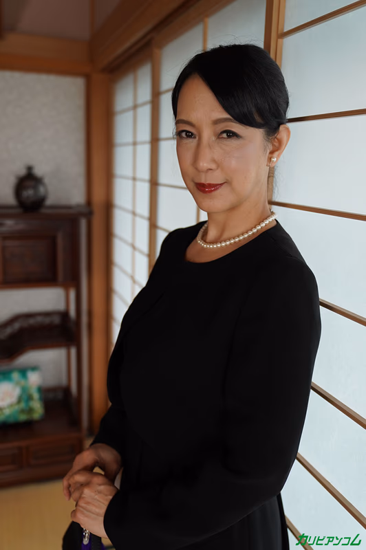 Ogata Chino - Widow Apologizes and Climaxes Repeatedly in Front of Husband's Portrait sample image 4