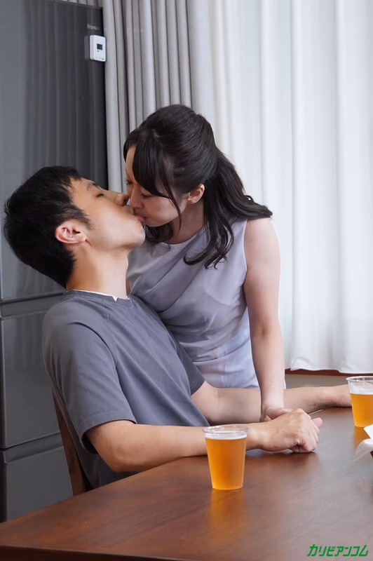 Shinohara Nagisa - A Perverted Woman Unleashes Simultaneous Cuckold 3P with Married Couple sample image 6
