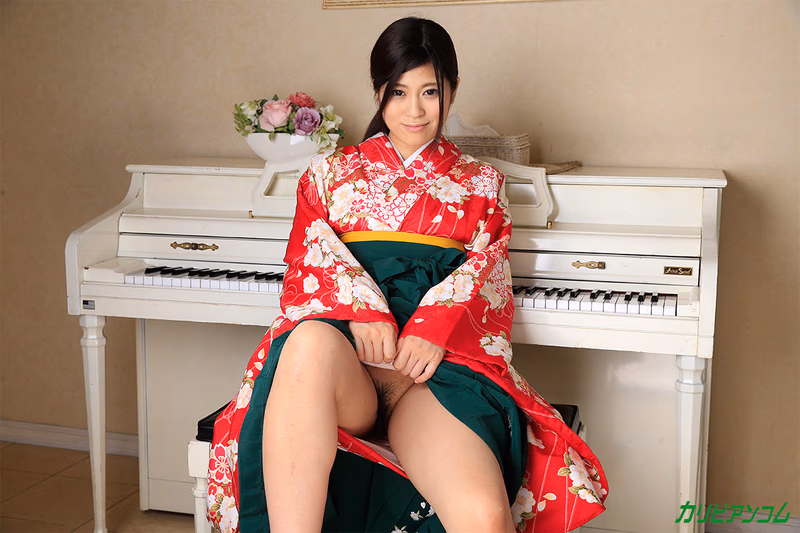 Ōhashi Miku - Kimono Beauty Anthology sample image 11