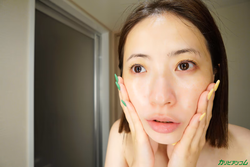 Shinshiro Yui - Beautiful With Makeup and Beautiful Without Makeup Sex Comparison Tonight sample image 12