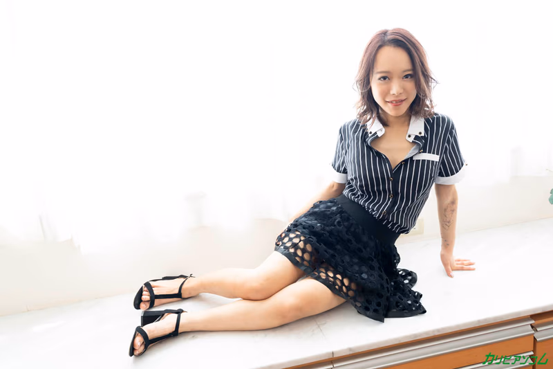 Nanase Nana - [VR] Indecisive Boyfriend Gets Teased and Edged by His Girlfriend sample image 3