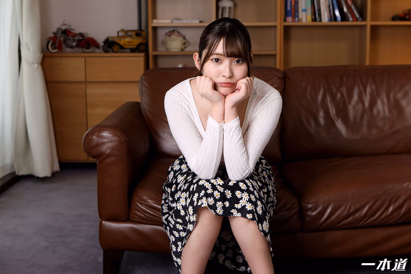 Ibuki Kanon - 早上倒垃圾的愛玩無罩鄰居太太 衣吹佳農 sample image 3