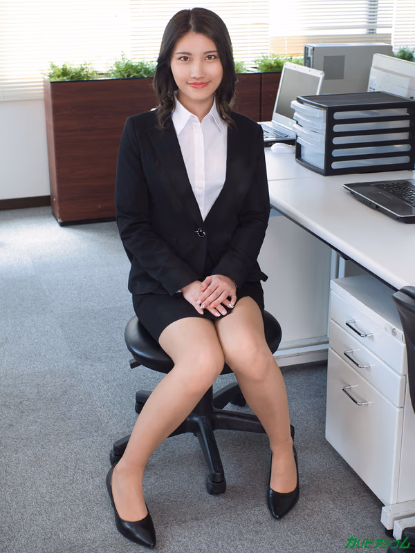 Akasaka Momoko - New Employee Training Vol.31 sample image 2