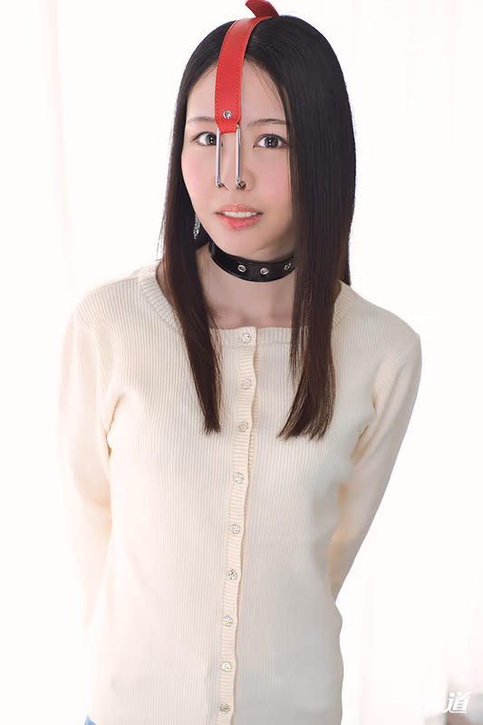 Asahina Nanako - Please Look at Nanako's Sexy Pig Face! sample image 1