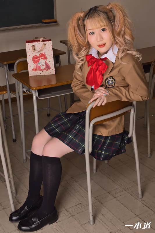 Tanaka Aya - Valentine Kiss sample image 2