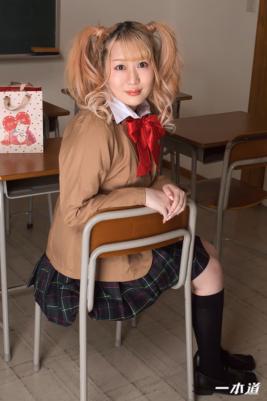 Tanaka Aya - Valentine Kiss sample image 3