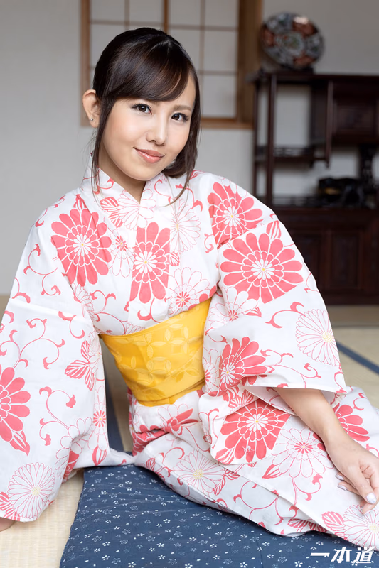 Aoi Emi - Beautiful Woman in Yukata sample image 1
