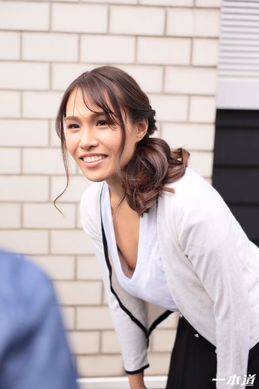 Takizawa Jessica - Neighborhood Playful No-Bra Wife Taking Out Trash in the Morning - Jessica Takizawa sample image 3
