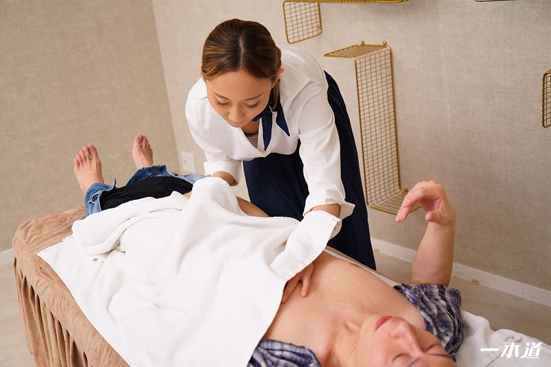 Natsume Rinka - Inappropriate Esthetician with Newlywed Couple sample image 6