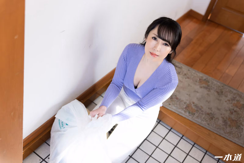 Shinohara Nagisa - Braless Neighbor Housewife Taking Out Morning Trash Nagisa Shinohara sample image 4