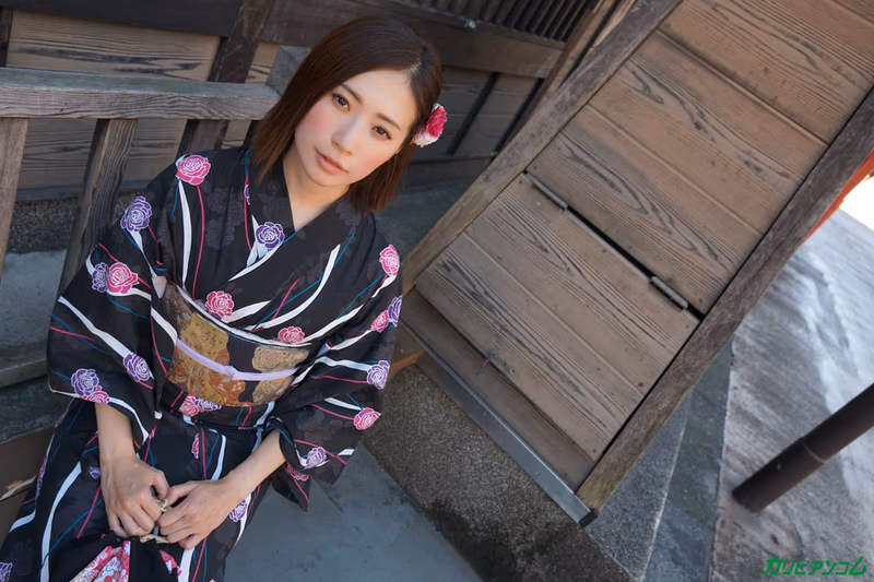 Shinshiro Yui - Ecstasy ~Following Instinct With A Yukata Beauty~ sample image 3