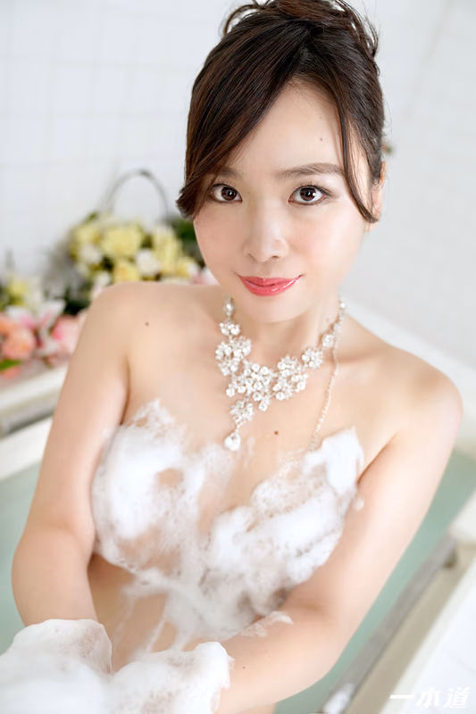 Suzuki Rina - Welcome to the Luxury Soapland Rina Suzuki sample image 2