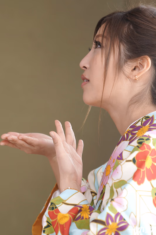 Momota Emiri - Dick-Loving Instant Deep Throat Blowjob - Hot Girl in Kimono sample image 9